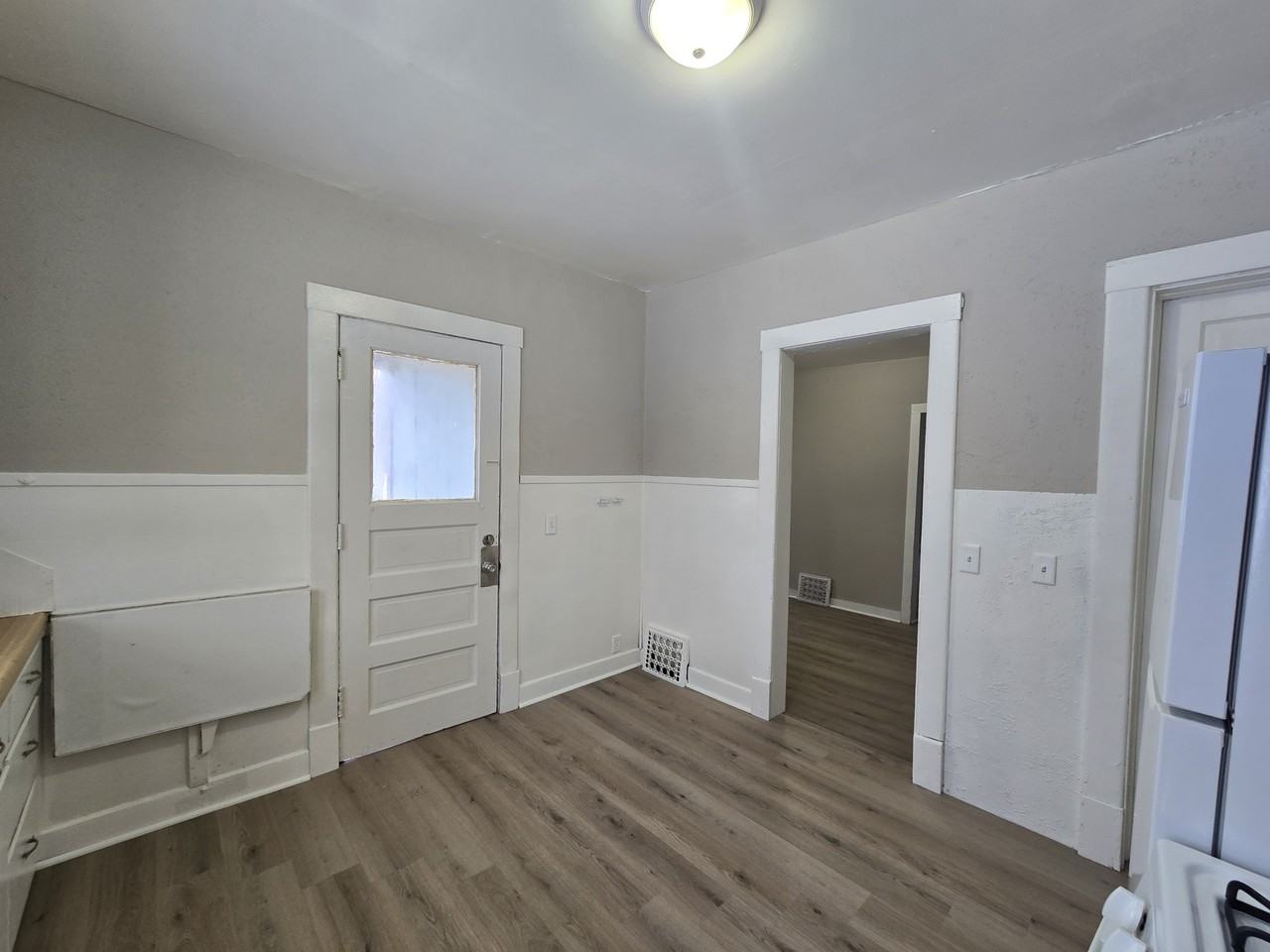 406 Locust St - Photo 3 of 15