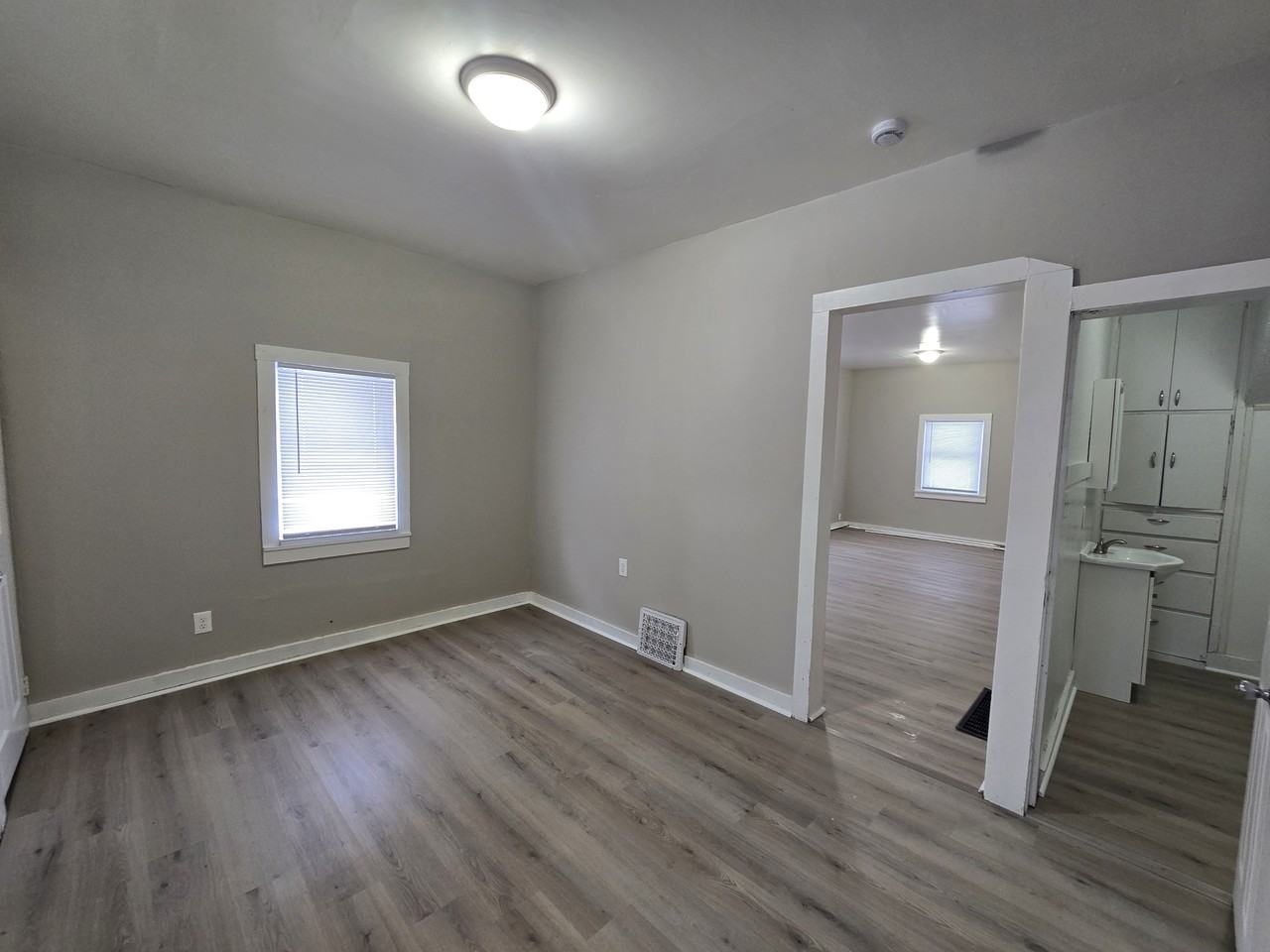406 Locust St - Photo 5 of 15