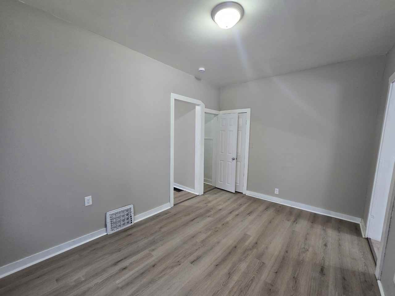 406 Locust St - Photo 6 of 15