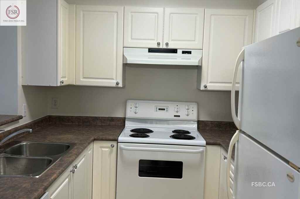 9979 140 Street #011 - Photo 5 of 7