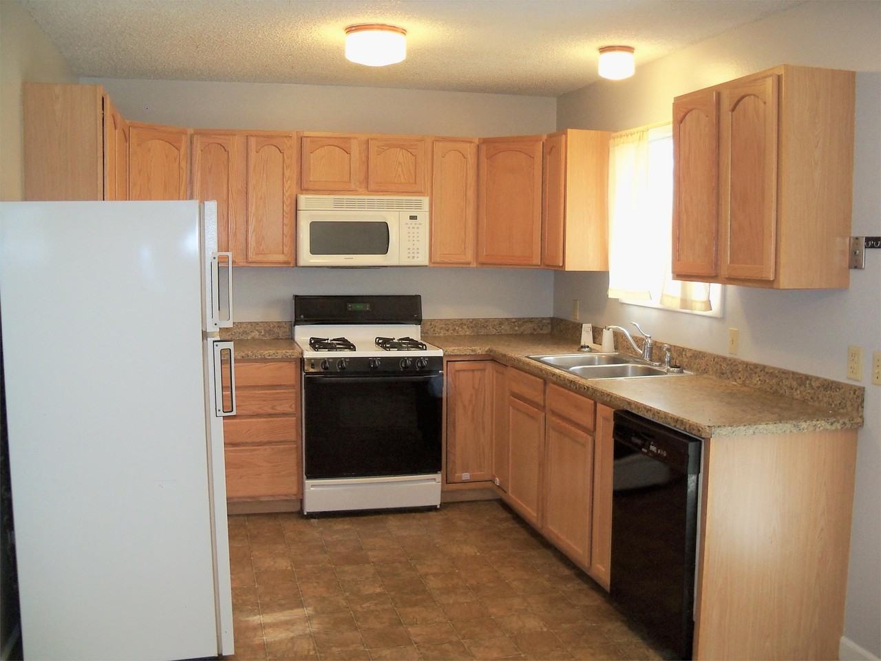 1108 Sunnyside Ln #1 - Photo 2 of 9