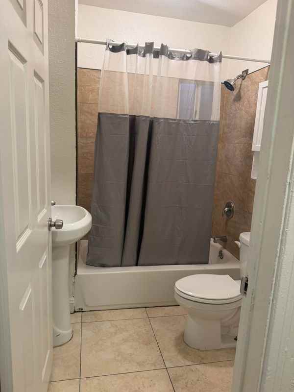1500 W 60th St - Photo 6 of 8