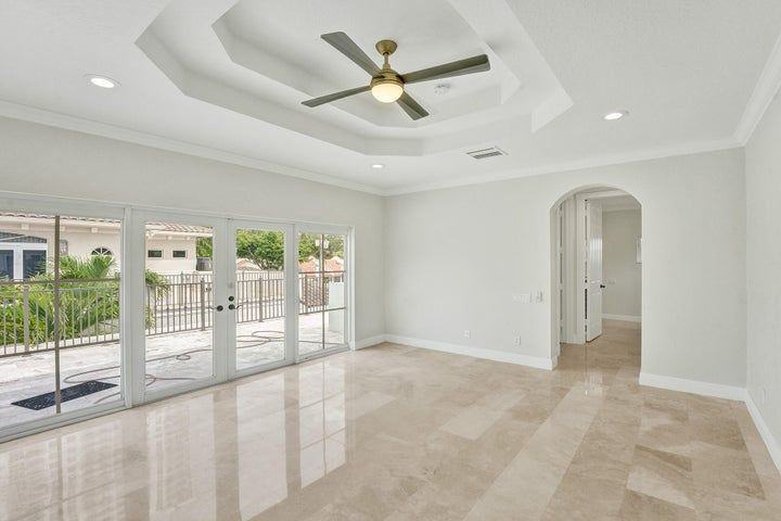 827 Se 2nd Ct - Photo 2 of 22