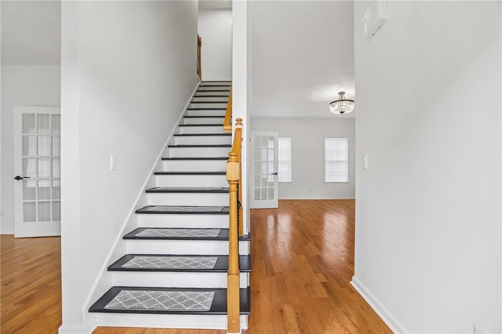 300 Harcourt Pl - Photo 4 of 47