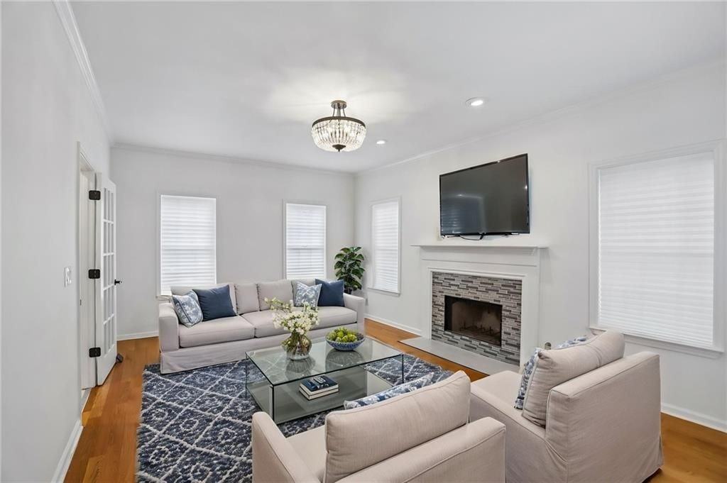 300 Harcourt Pl - Photo 6 of 47