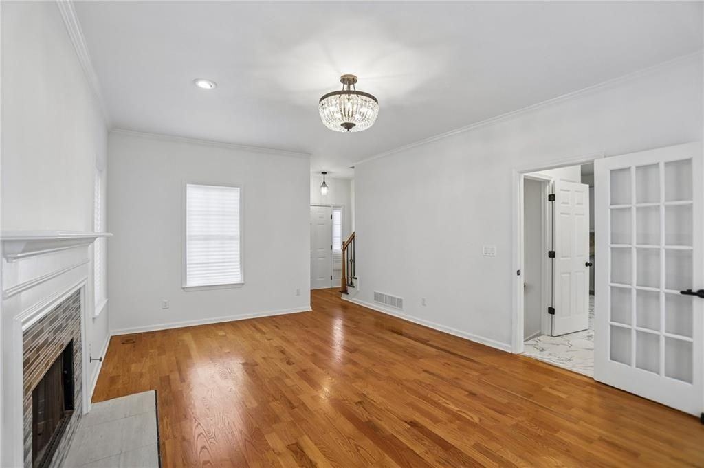 300 Harcourt Pl - Photo 7 of 47