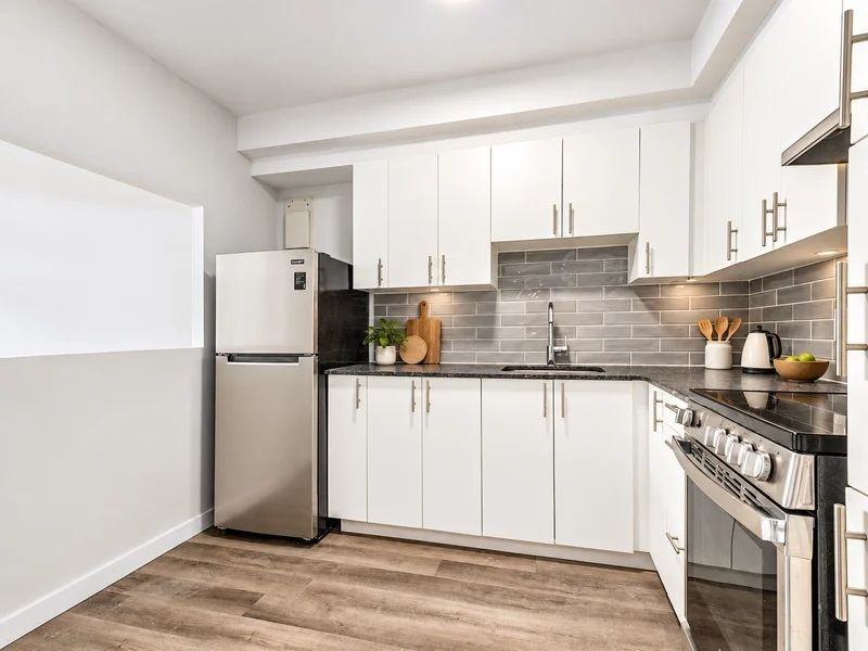 324 Cambridge Street N - Photo 3 of 12