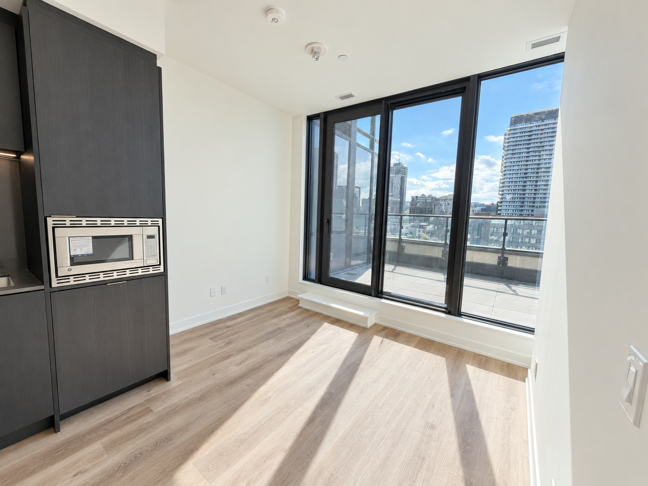 91 John St N #803 - Photo 2 of 21