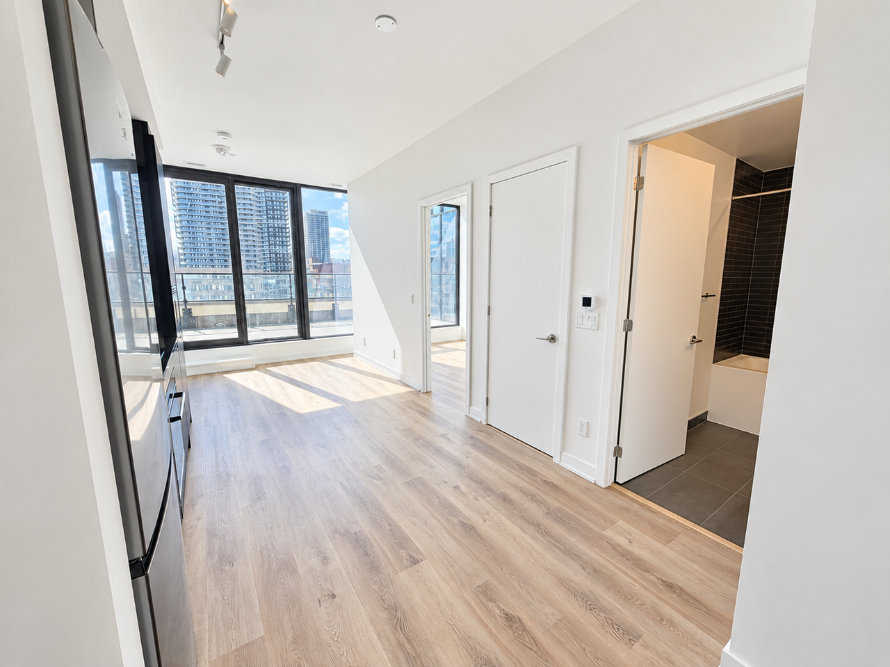 91 John St N #803 - Photo 3 of 21