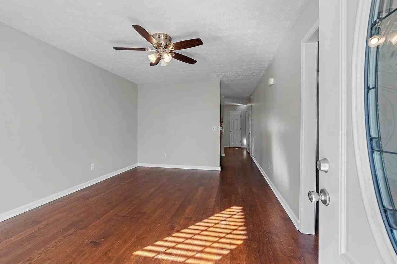 809 N Dupont Ave - Photo 4 of 22