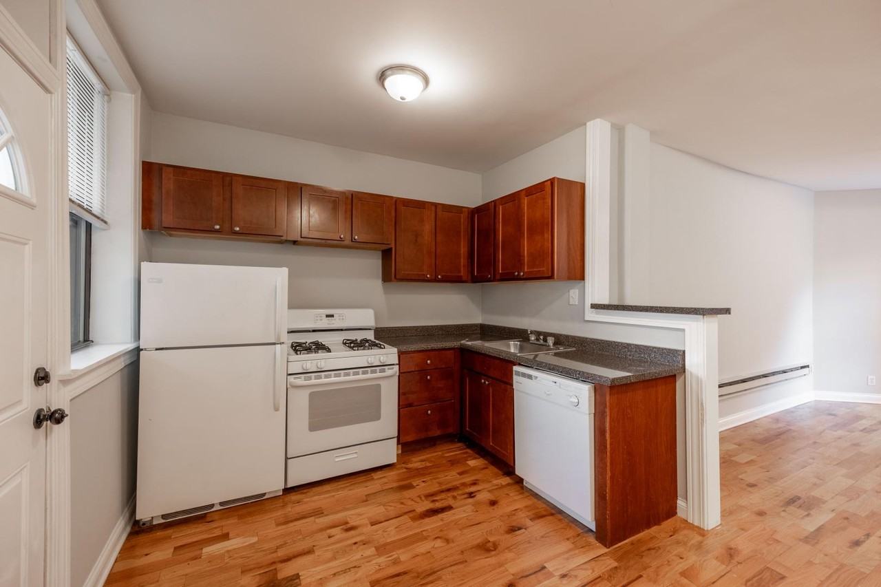 4415 N Wolcott Ave #B2