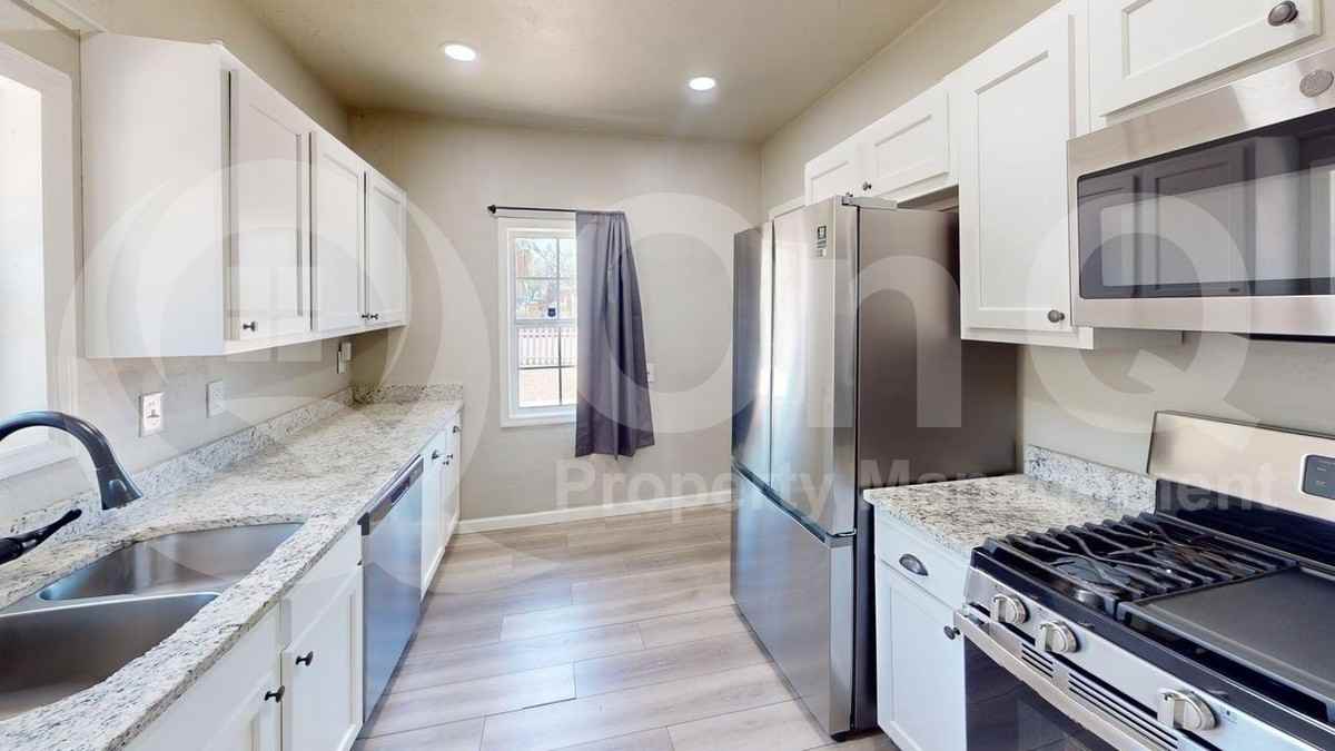 3725 E Flower St - Photo 3 of 20