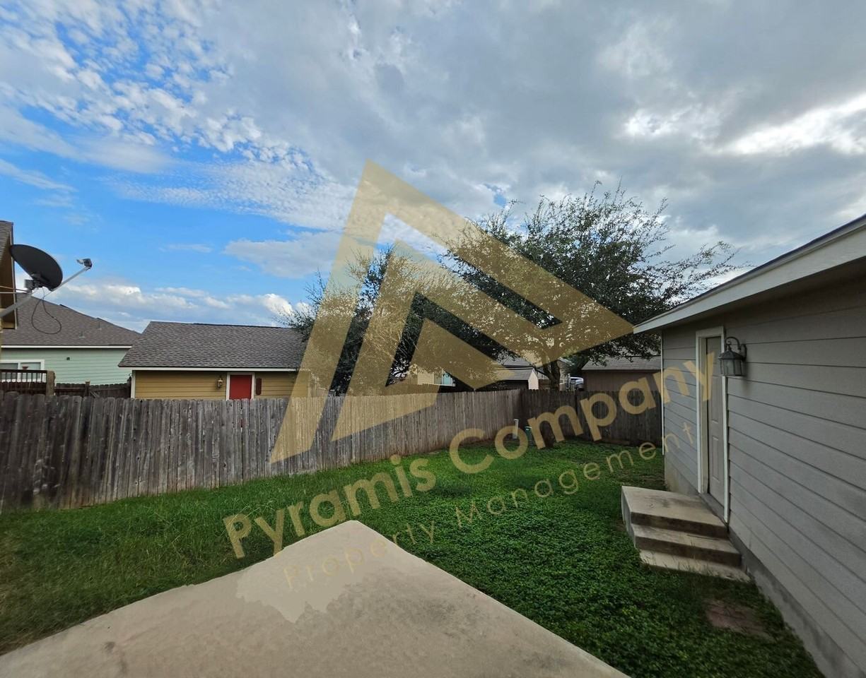 9022 Gull Lk - Photo 4 of 27