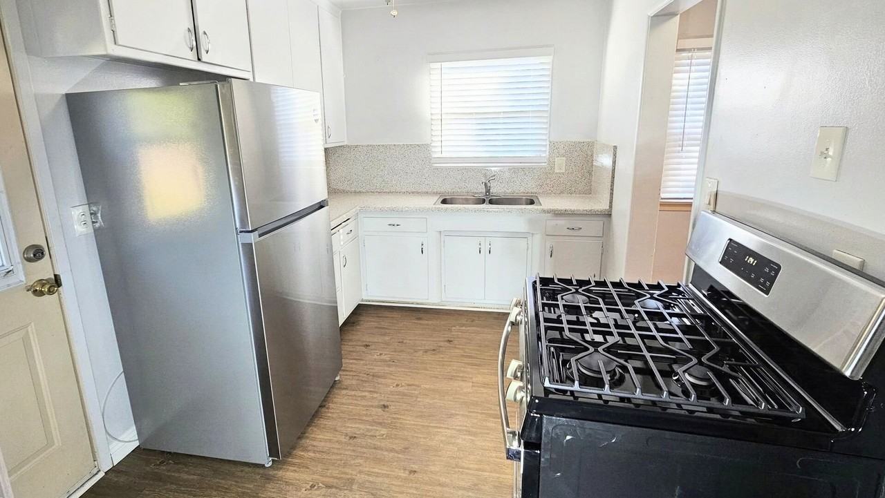 755 W Foothill Blvd - Photo 5 of 16