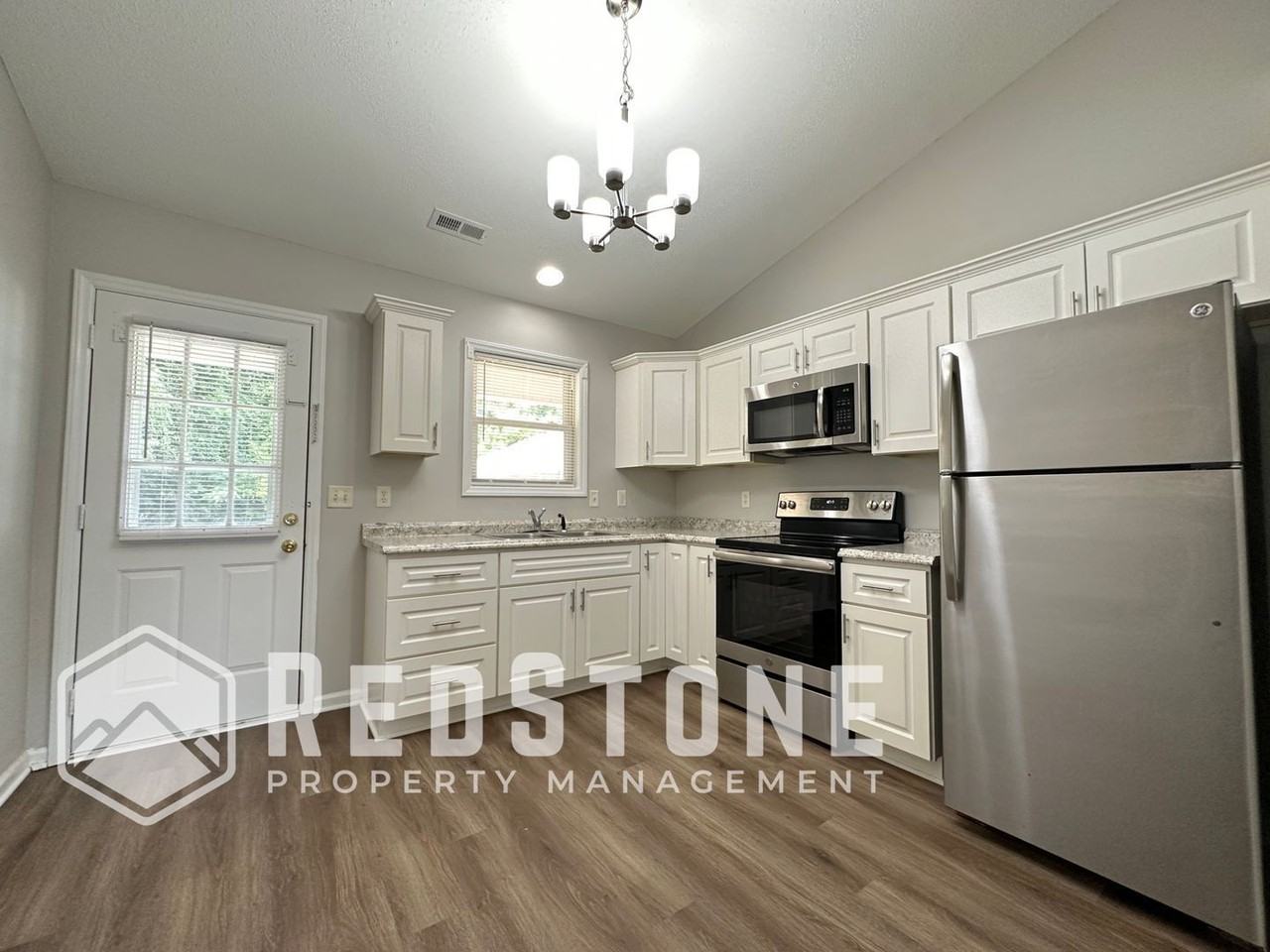 502 Lashley St #B - Photo 3 of 16