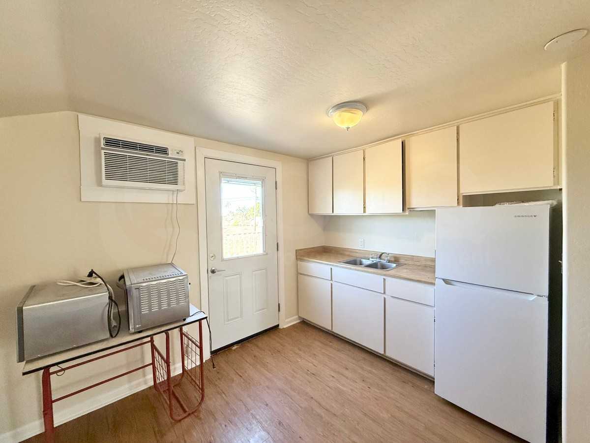 510 E Williams Field Rd #3 - Photo 4 of 10