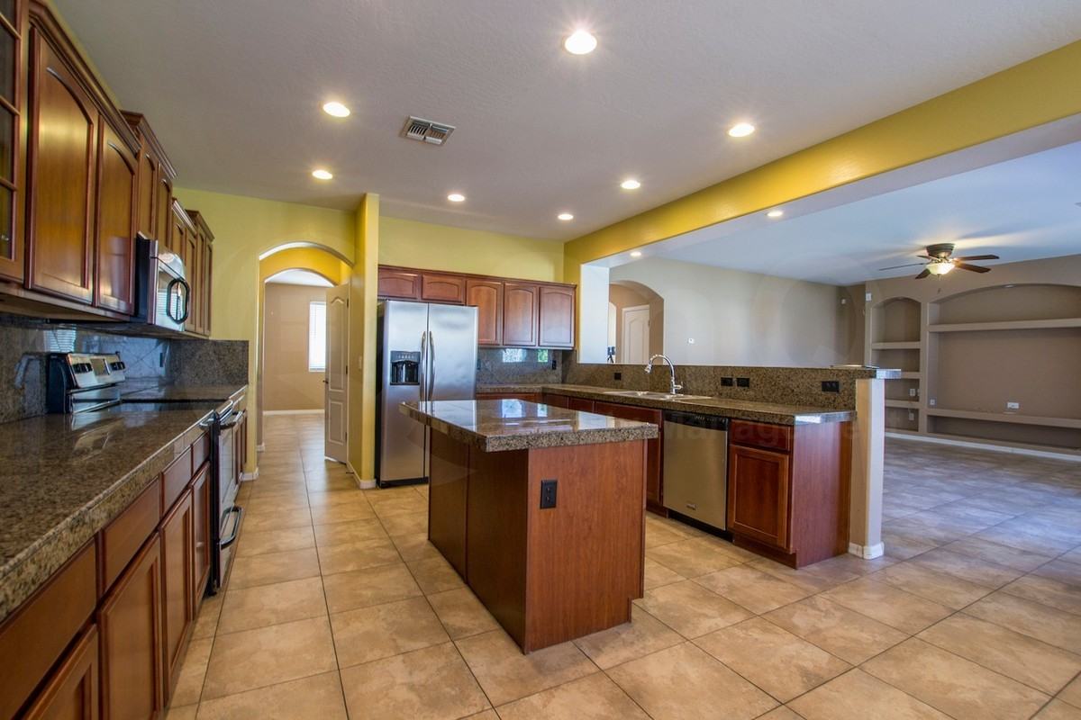 13618 W Crocus Dr - Photo 5 of 22