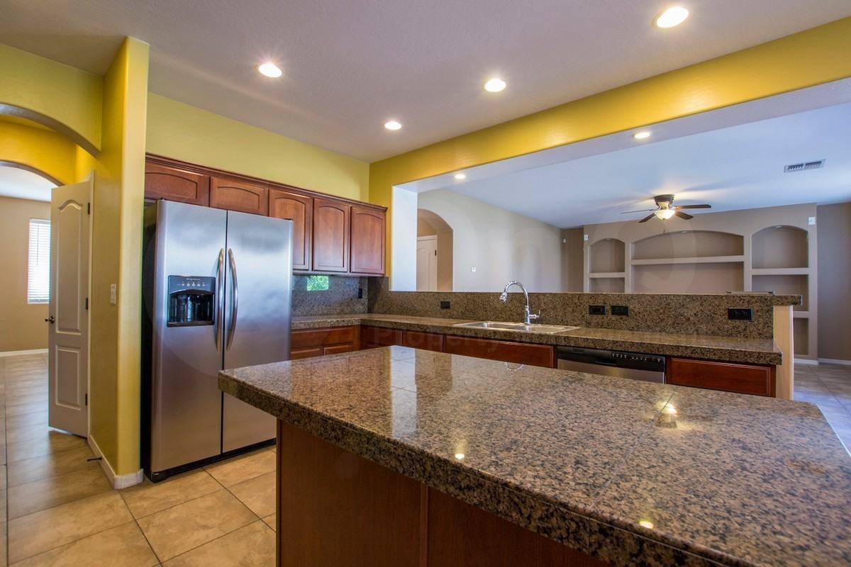 13618 W Crocus Dr - Photo 6 of 22