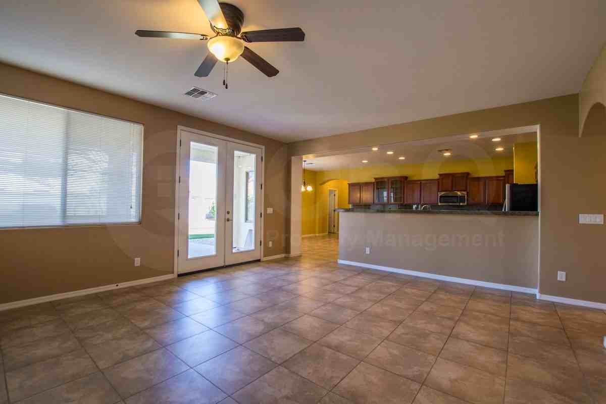 13618 W Crocus Dr - Photo 7 of 22