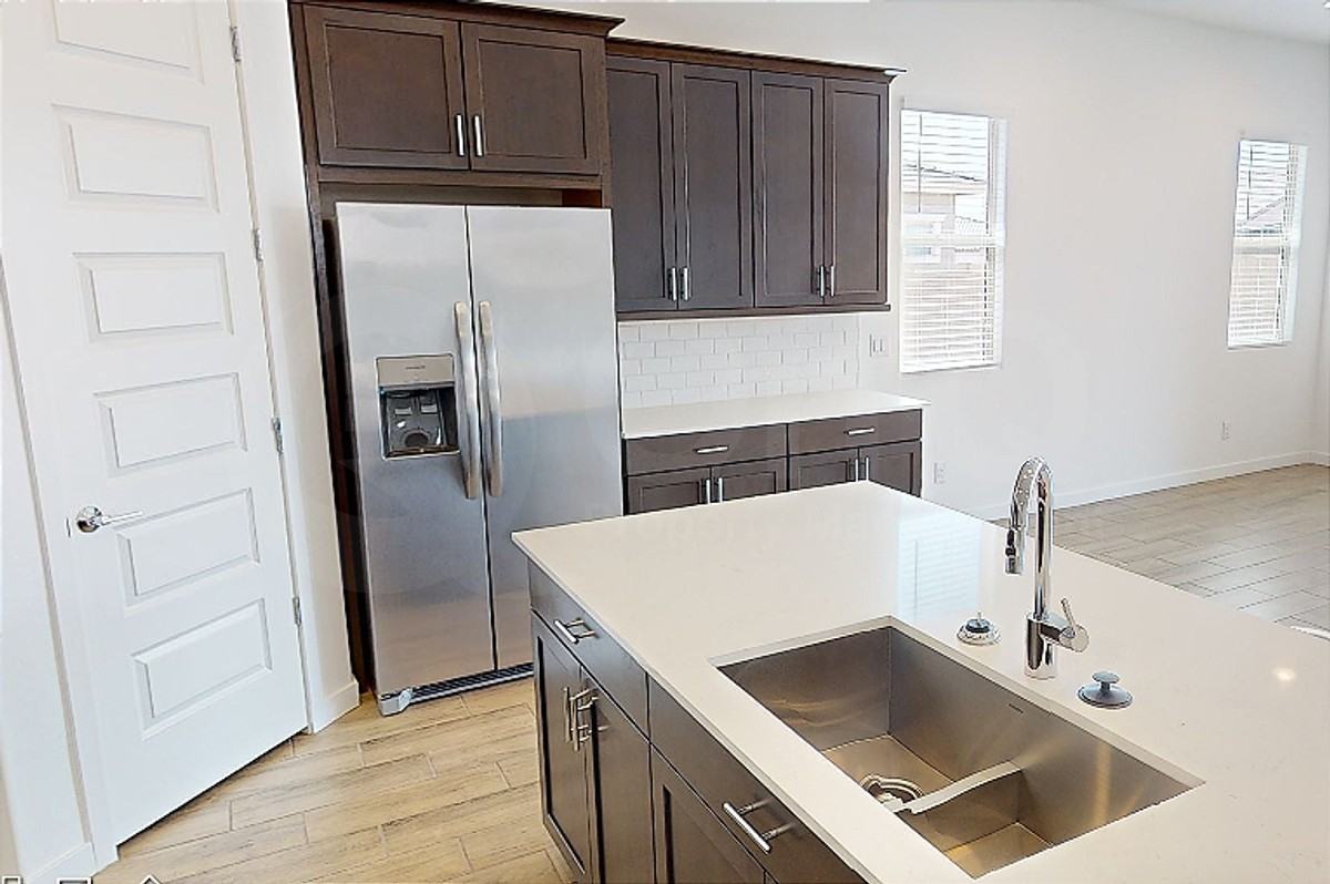 4016 W Mcneil St - Photo 5 of 41