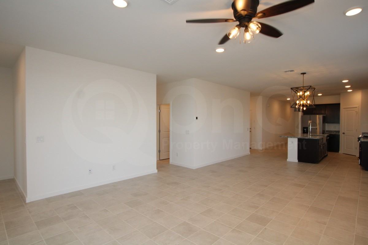 20221 W Badgett Ln - Photo 3 of 21