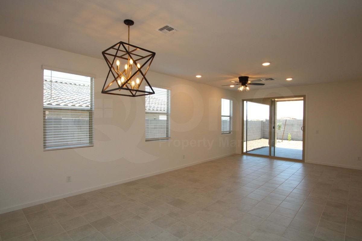20221 W Badgett Ln - Photo 4 of 21