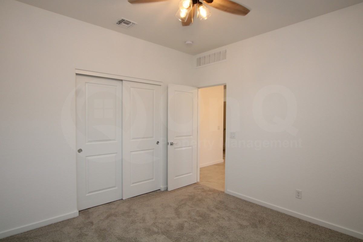 20221 W Badgett Ln - Photo 5 of 21