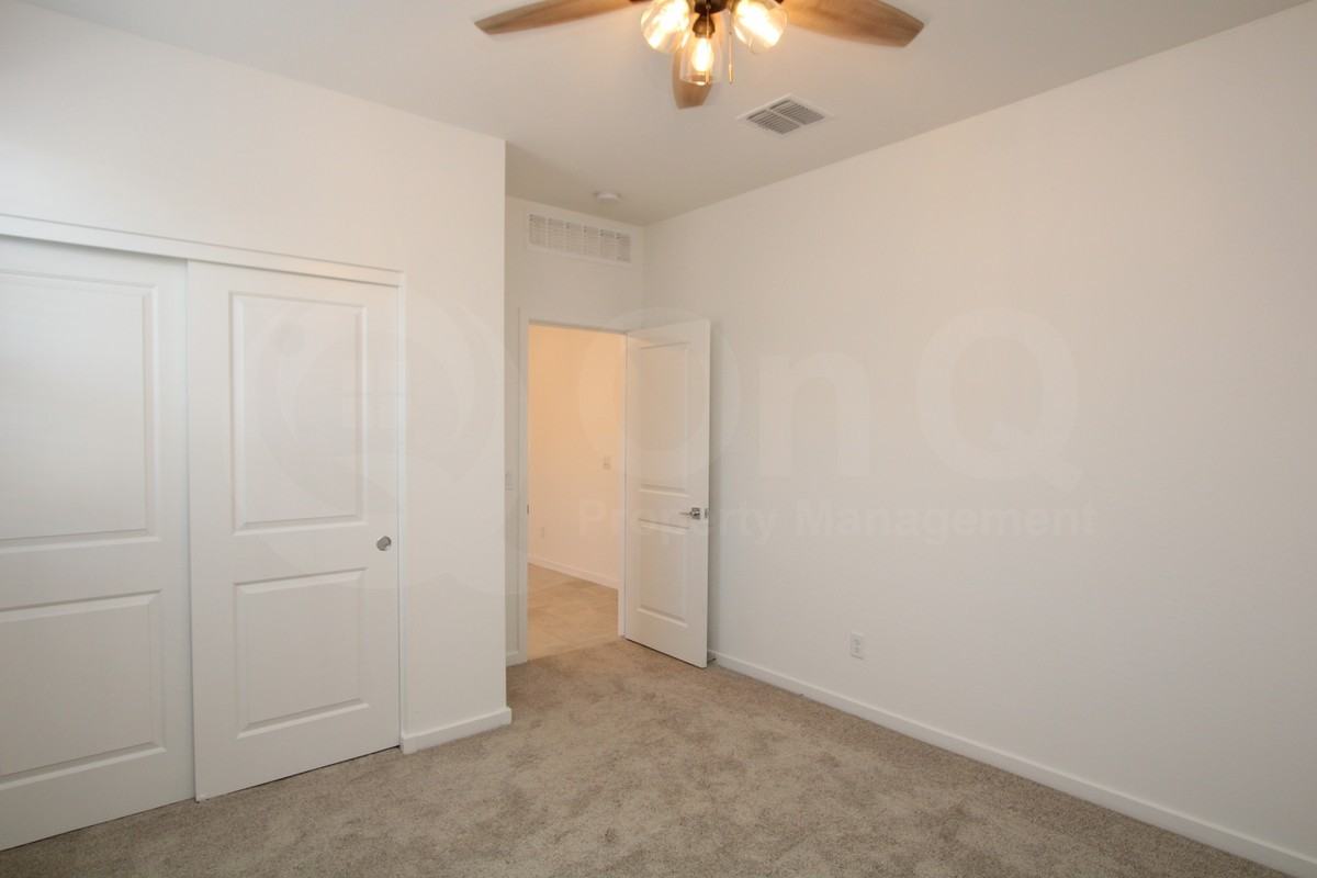 20221 W Badgett Ln - Photo 7 of 21