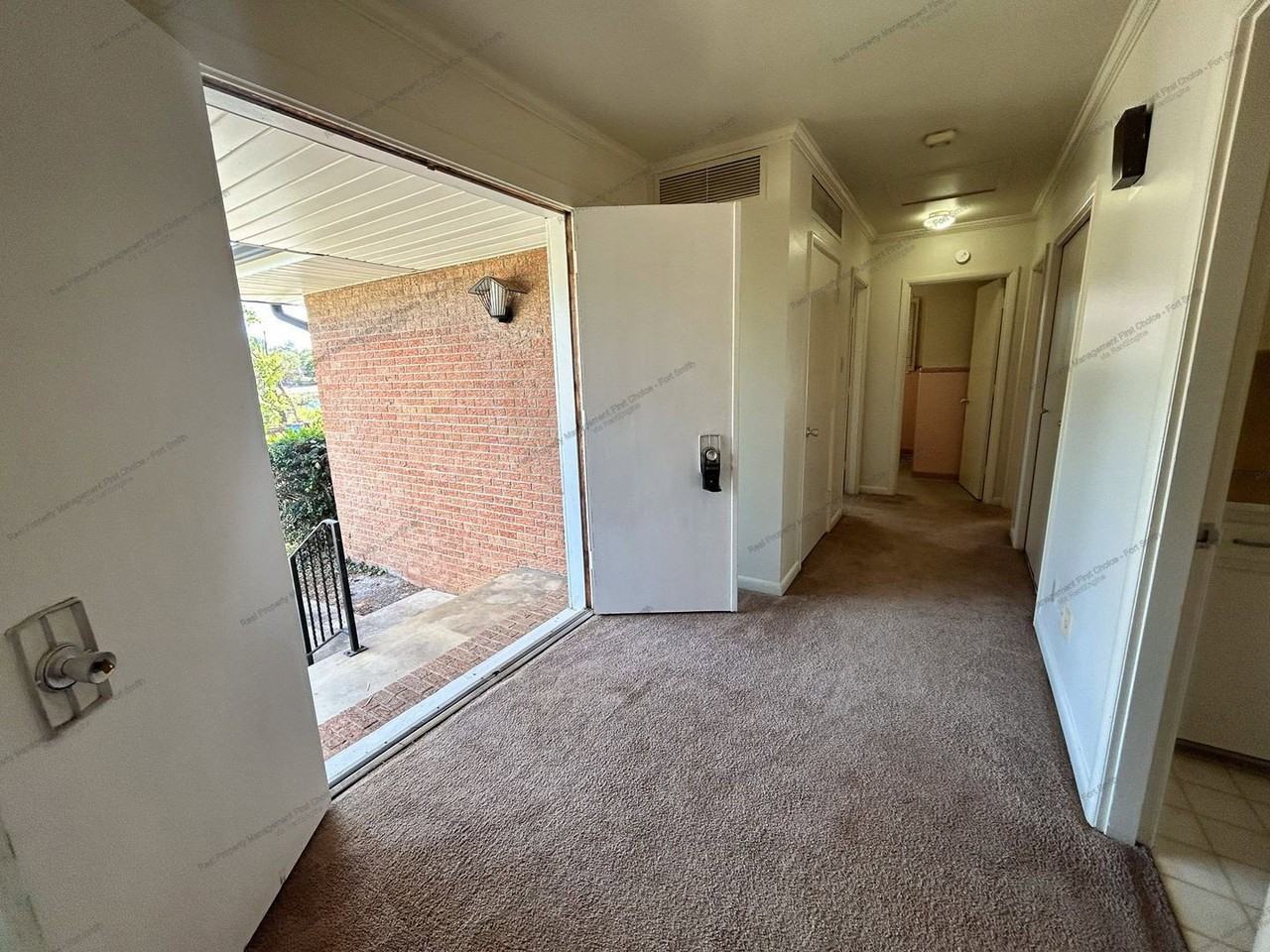 1604 S 25th St - Photo 4 of 25