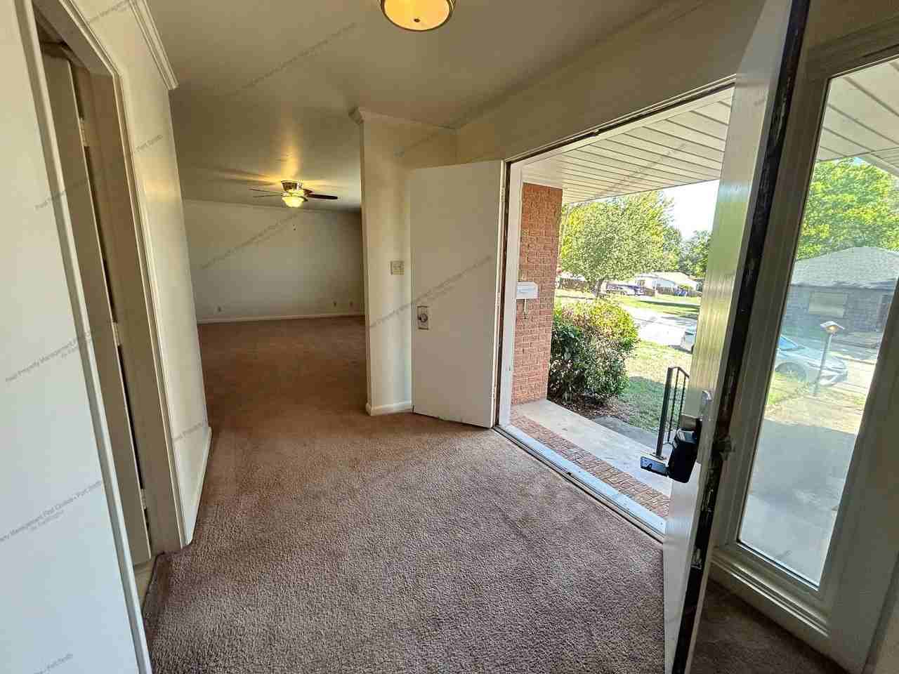 1604 S 25th St - Photo 5 of 25