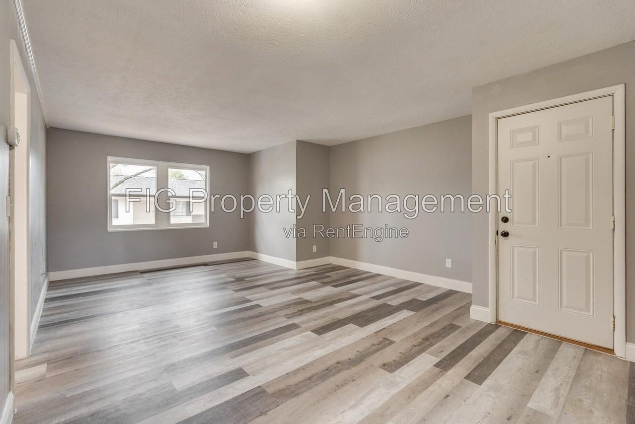 1433 Stratford Rd #10 - Photo 2 of 13