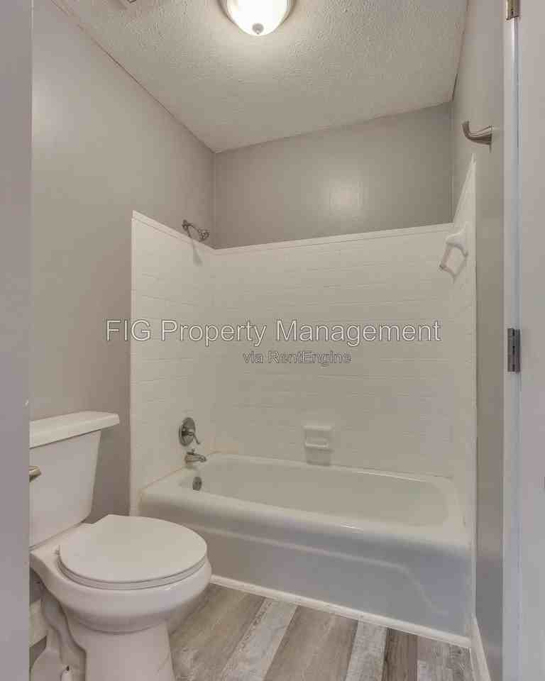 1433 Stratford Rd #10 - Photo 7 of 13
