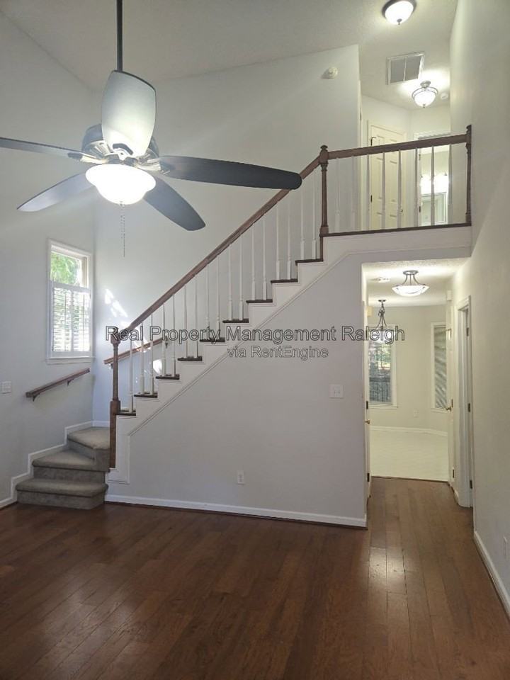 4709 Worchester Pl - Photo 3 of 18