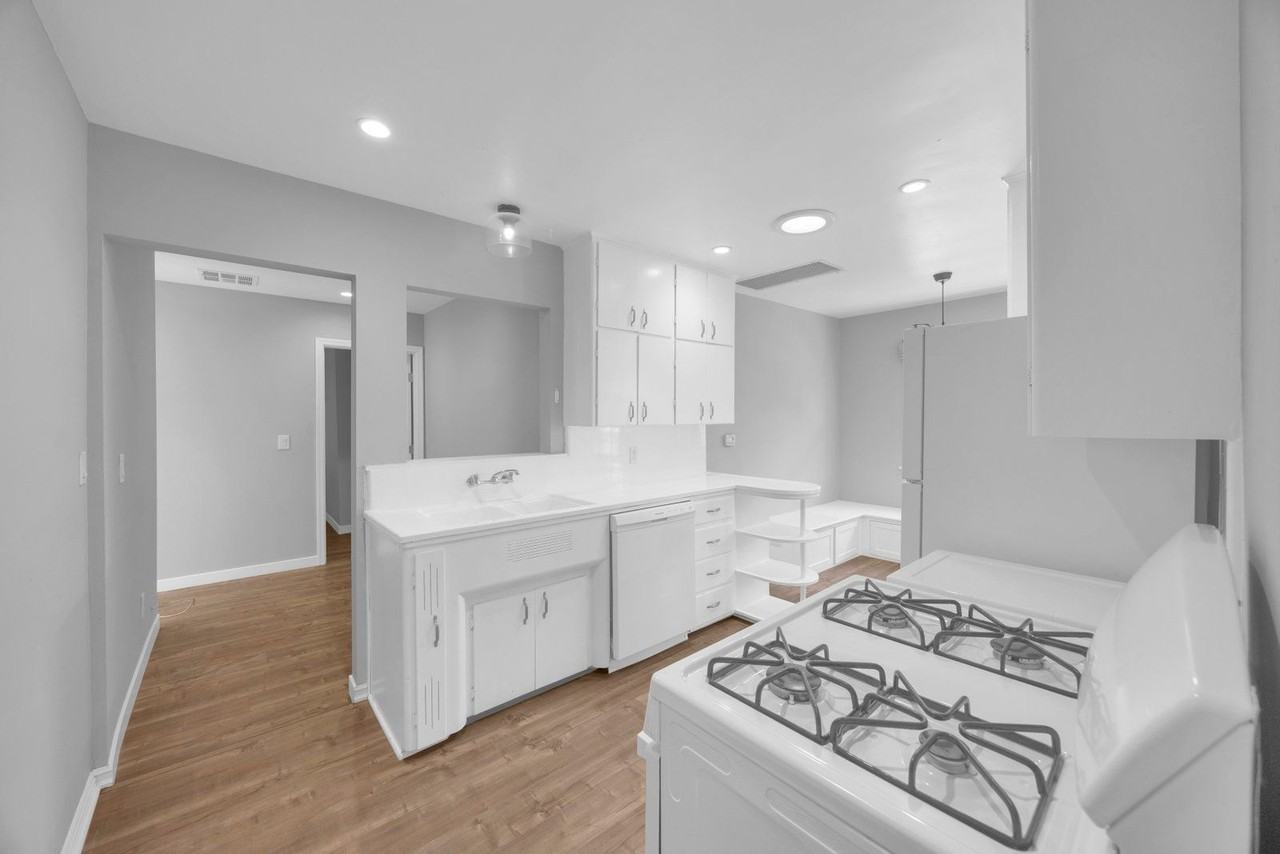 456 N Batavia St #SH - Photo 5 of 27