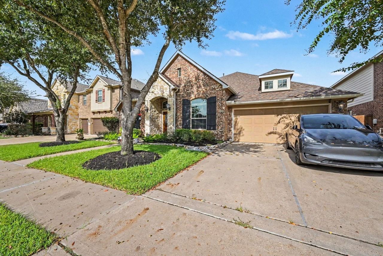 17915 Creek Bluff Ln - Photo 2 of 33