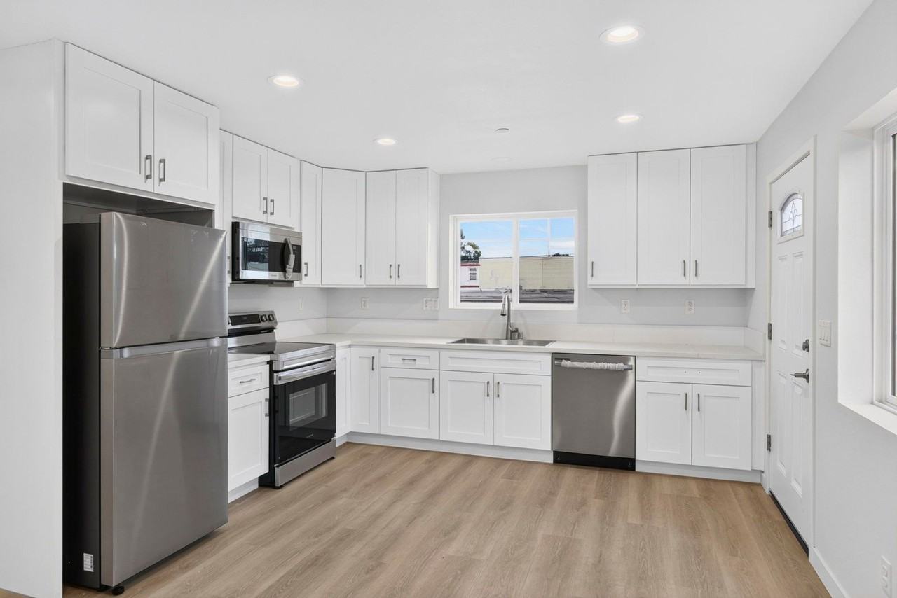 2204 Conquista Ave #B - Photo 2 of 15