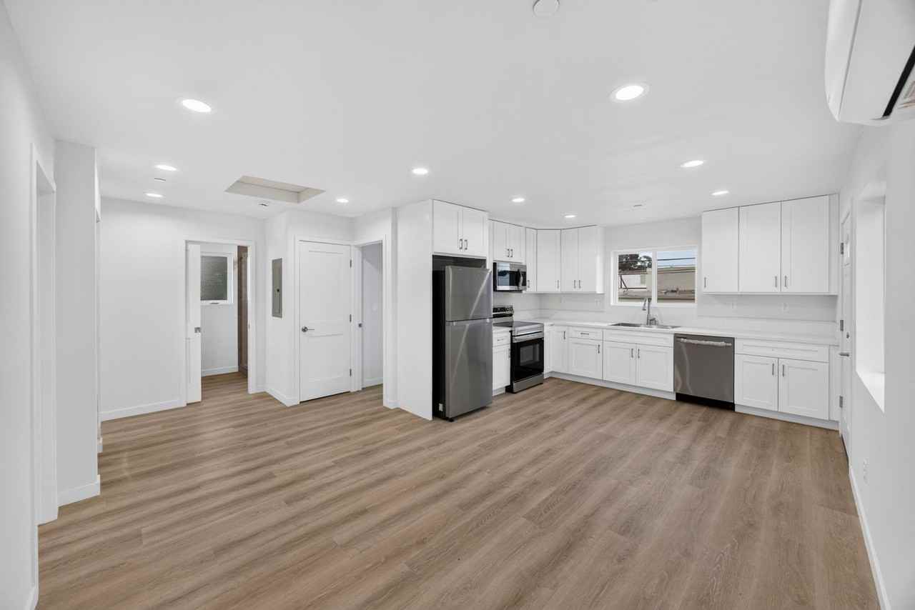 2204 Conquista Ave #B - Photo 3 of 15