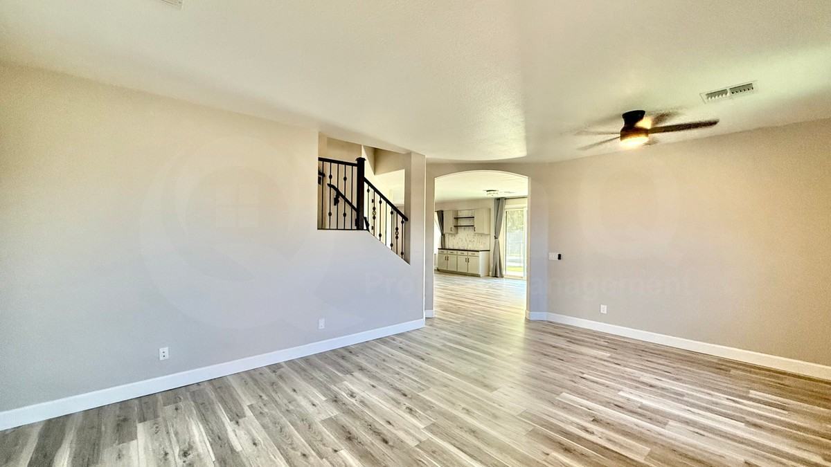 1035 E Harvest Rd - Photo 4 of 27