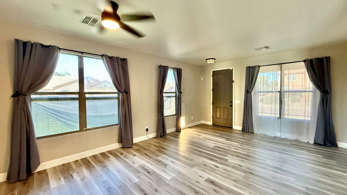 1035 E Harvest Rd - Photo 5 of 27