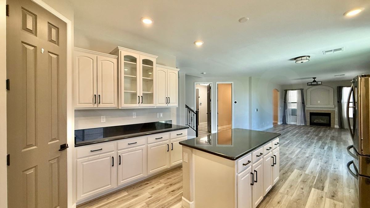 1035 E Harvest Rd - Photo 6 of 27