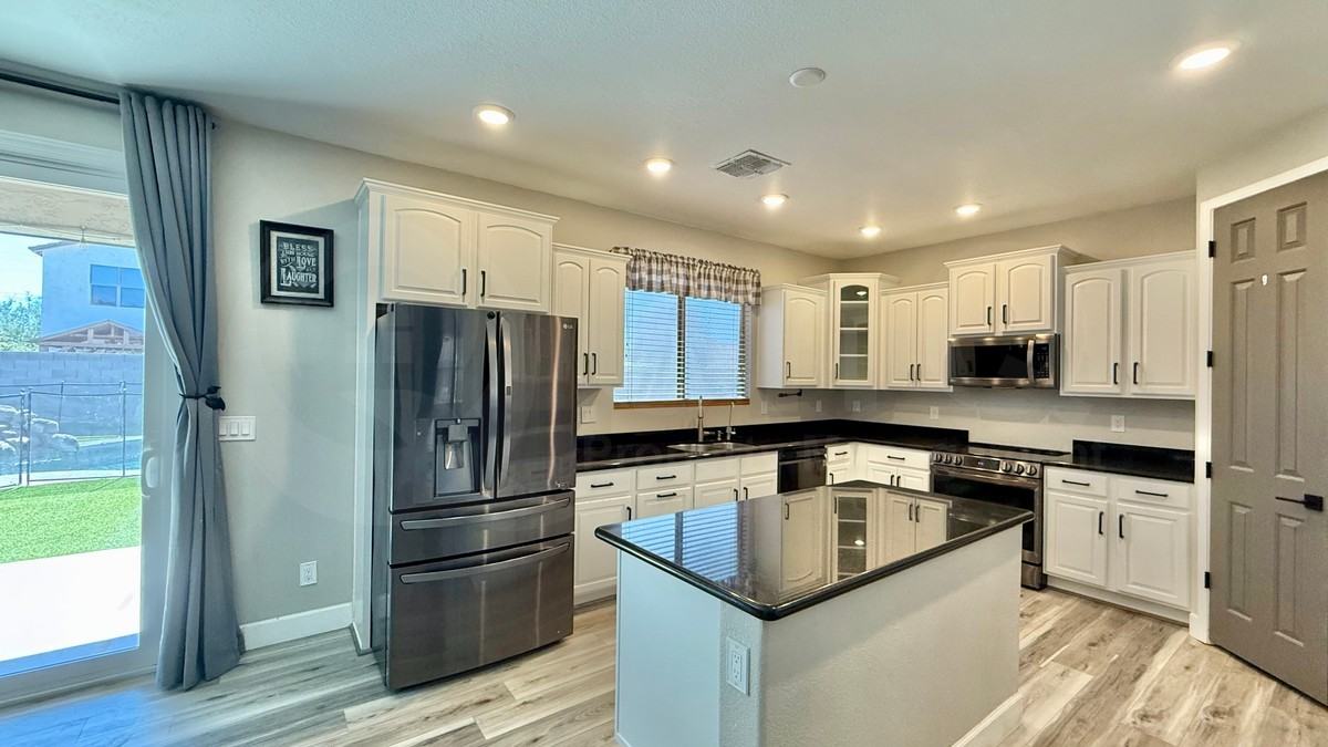1035 E Harvest Rd - Photo 7 of 27