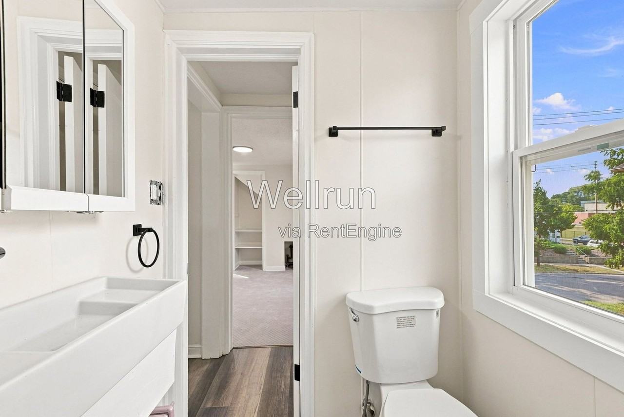 483 Lawson Ave W #1 - Photo 5 of 50