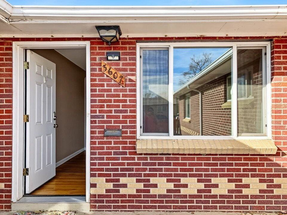 3607 Locust St - Photo 2 of 22