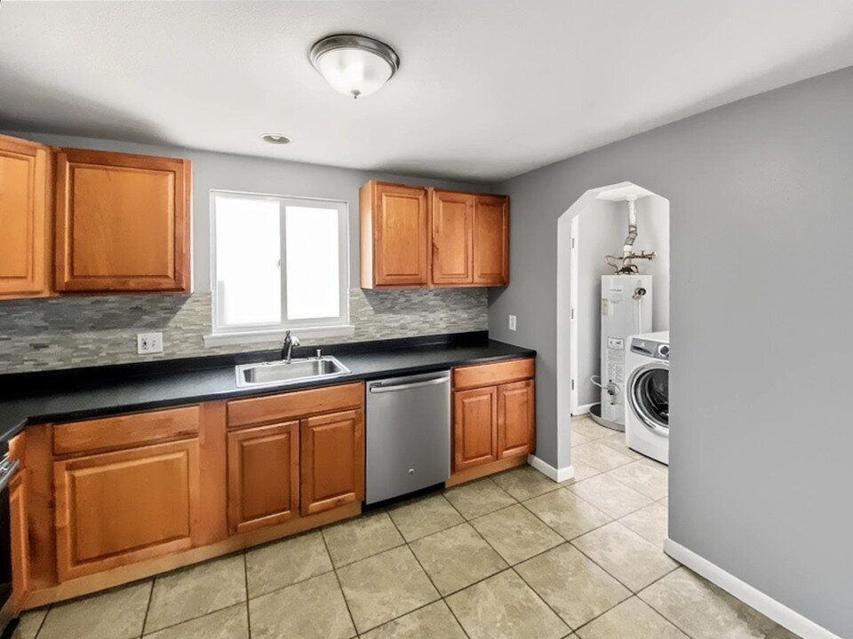 3607 Locust St - Photo 5 of 22