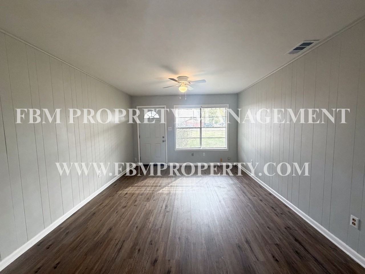 300 E San Saba St #3 - Photo 2 of 11