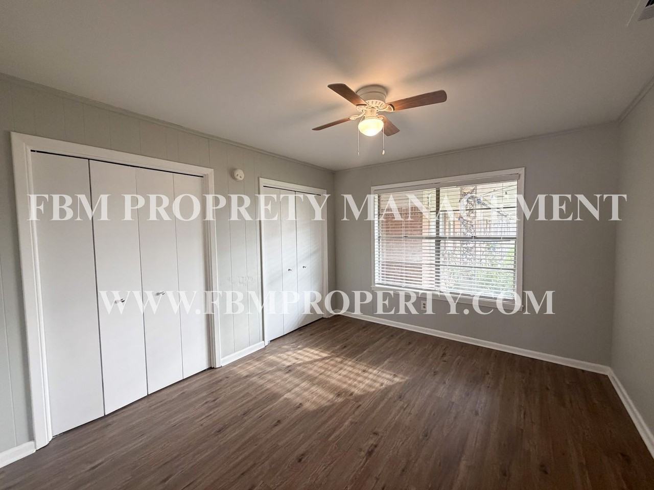 300 E San Saba St #3 - Photo 3 of 11