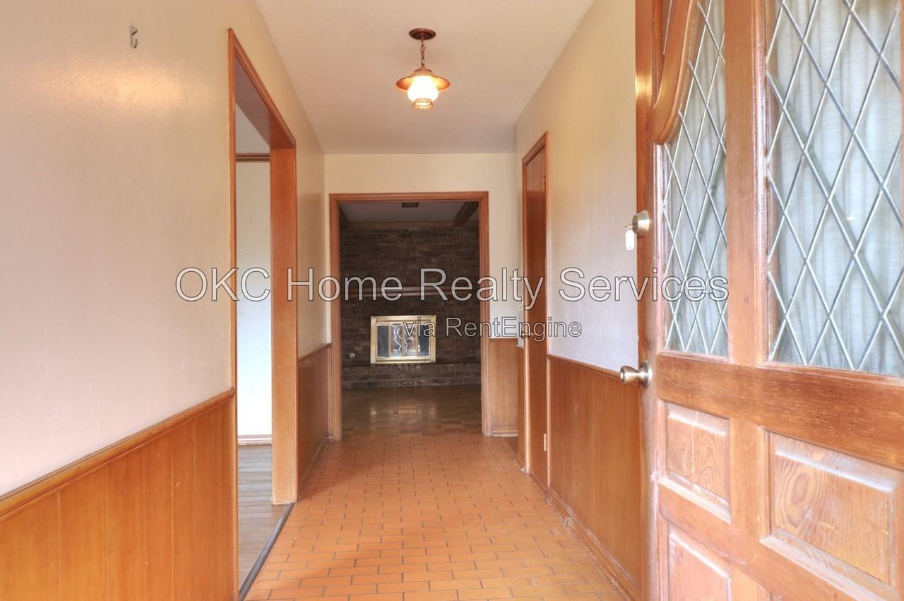 2631 Nw 69th St - Photo 2 of 19