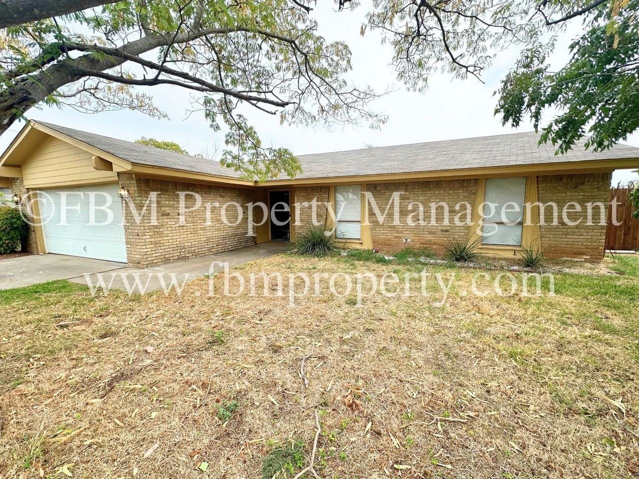 1708 Meadow Ln - Photo 2 of 21
