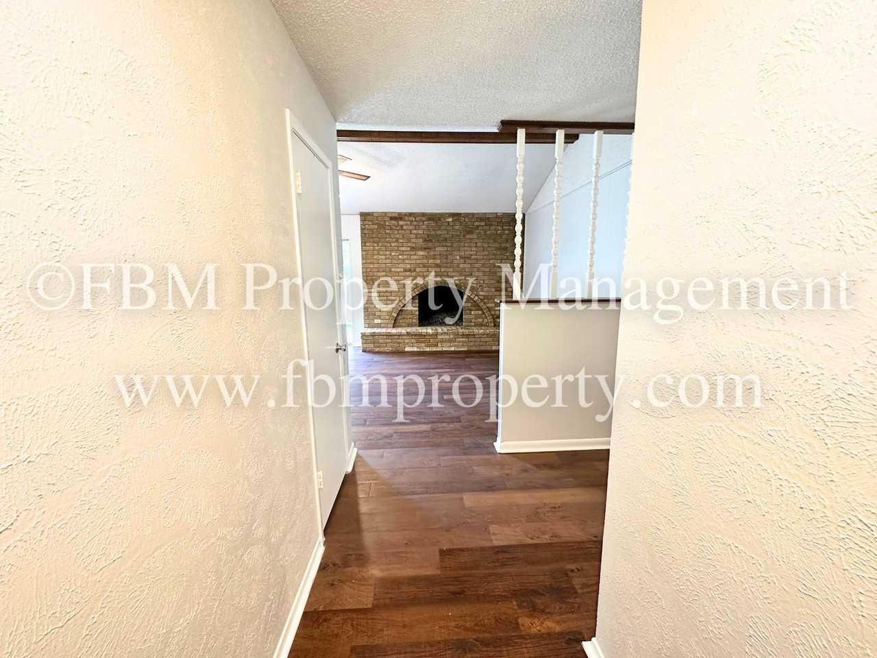 1708 Meadow Ln - Photo 3 of 21