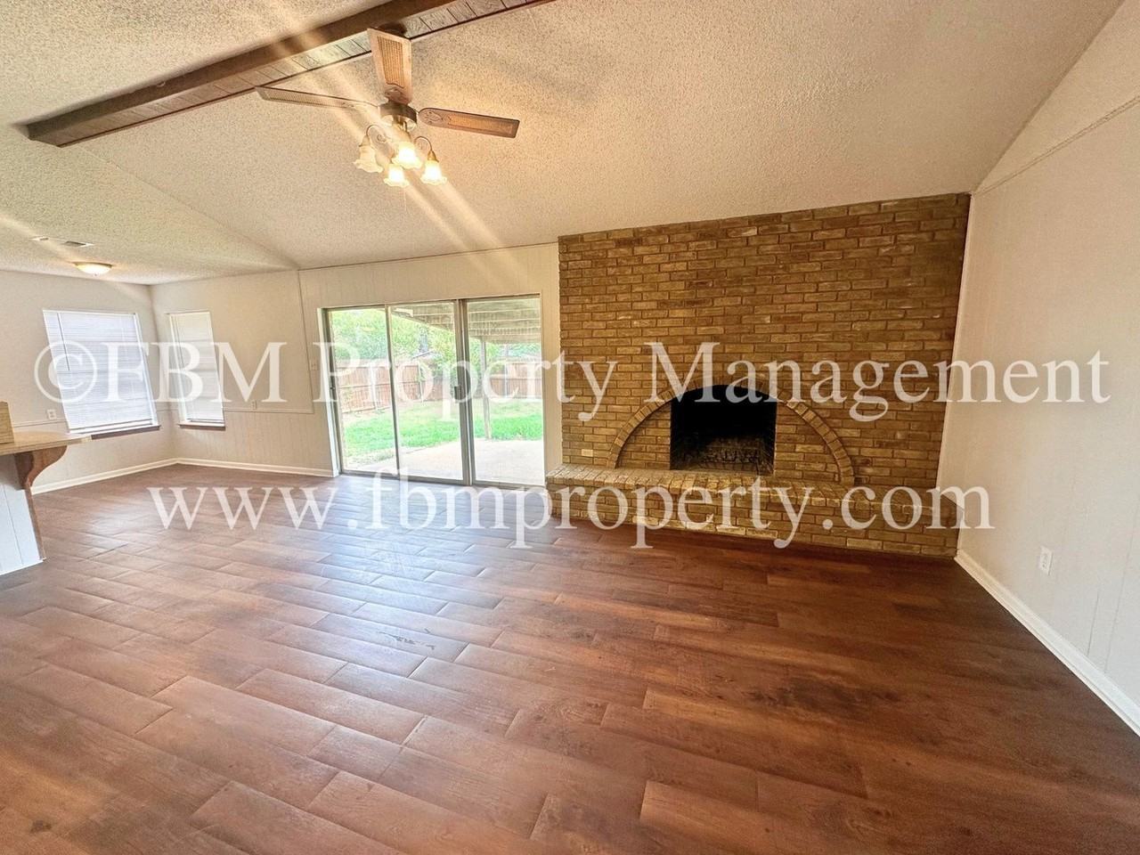 1708 Meadow Ln - Photo 4 of 21